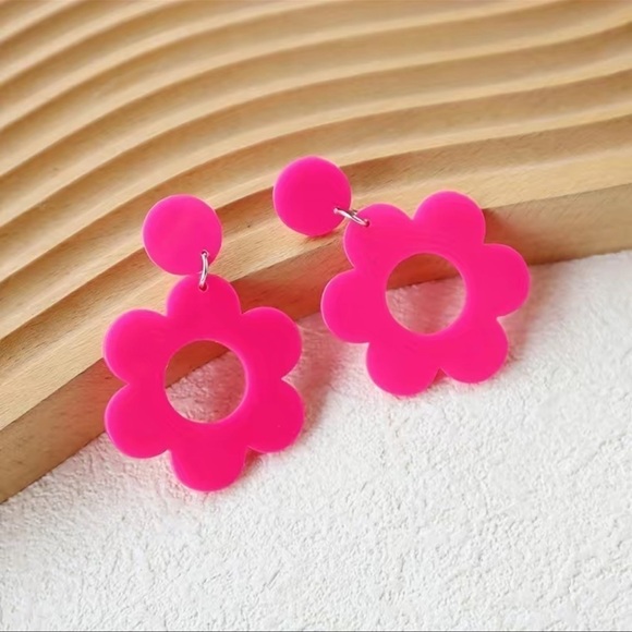 Flower Power Retro 70’s Hollow Flower Acrylic Dangle Earrings - Picture 7 of 11
